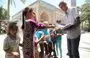 
An Iraqi citizen hands out guidebooks to children on how to avoid the dangers of mines and how to avoid approaching or playing with unknown objects. Photo posted on April 4, 2022. [Iraqi Ministry of Environment]        