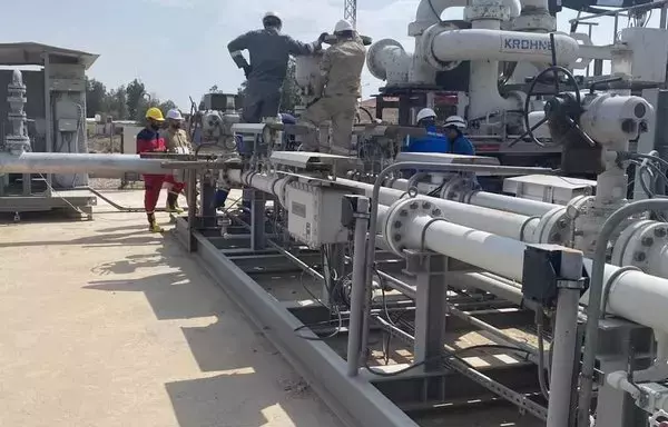 Iraqi technicians work at a gas production plant in al-Nasiriyah province, southern Iraq, on March 28. [Basra Oil Company]