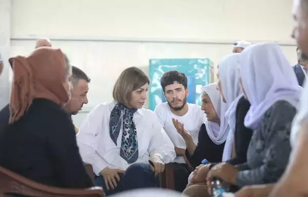 Iraqi Minister of Migration Evan Faeq Jabro speaks with Yazidi families who have returned to Sinjar in August. [Iraqi Ministry of Migration and Displacement]