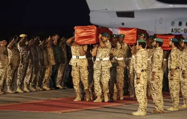 Members of the Bahraini armed forces on September 5, 2015, carry the coffins of comrades killed during the battle against the Houthis during an official repatriation ceremony at Isa air base in Sakhir, south of Manama. [Mohammed al-Shaikh/AFP]