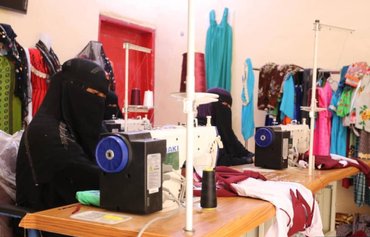 Amid war, Yemeni women make and sell handicrafts to earn a living