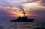 
مدمرة الصواريخ الموجهة الأميركية يو إس إس كارني تقوم بدوريات في مياه الخليج في هذه الصورة من الأرشيف التي يعود تاريخها إلى شباط/فبراير 1998. يوم 19 تشرين الأول/أكتوبر 2023، أسقطت السفينة صواريخ ومسيرات أطلقها الحوثيون المدعمون من إيران في اليمن، حسبما ذكر البنتاغون. [البحرية الأميركية/وكالة الصحافة الفرنسية]        