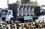 
شاحنة تحمل مسيرات إيرانية خلال العرض العسكري السنوي في ذكرى اندلاع الحرب مع العراق بين 1980-1988، في طهران يوم 22 أيلول/سبتمبر. [وكالة الصحافة الفرنسية]        