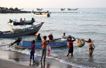 Houthis recruit fishermen, pirates to assist with arms smuggling
