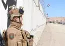
جندي عراقي يؤمن الحراسة في 28 كانون الثاني/يناير في نقطة حدودية افتتحت مؤخرا على طول جدار إسمنتي عازل مع سوريا يهدف للحد من عمليات التهريب. [قيادة قوات الحدود العراقية]        