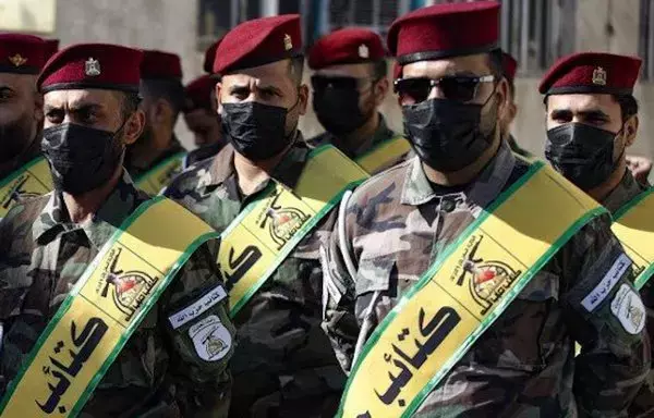 عناصر من كتائب حزب الله في صورة غير مؤرخة متداولة على موقع أكس.
