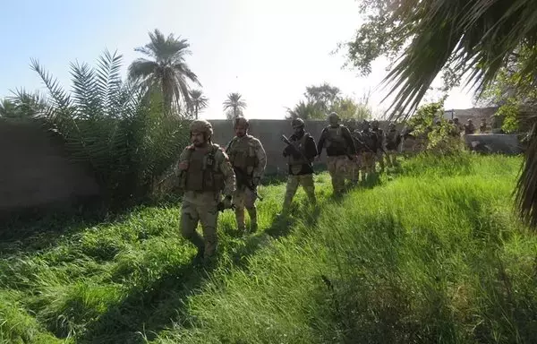 Iraqi soldiers pursue ISIS remnants in the agricultural areas between Diyala, Kirkuk and Salaheddine provinces in January. [Iraqi Security Media Cell]