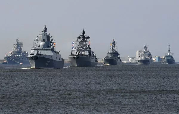 Russian navy ships conducting an exercise in 2018. [OLGA MALTSEVA / AFP]