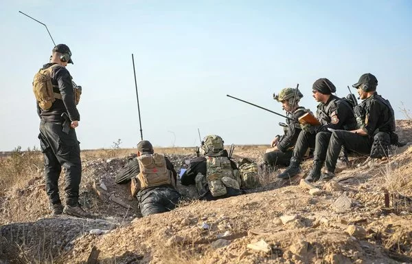 US forces train Iraqi soldiers on April 18, as part of the international coalition's ongoing mission to help Iraq degrade the threat of ISIS. [Operation Inherent Resolve]