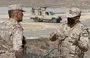 
جنود أردنيون يقومون بدورية على طول الحدود مع سوريا لمنع عمليات التهريب في 17 شباط/فبراير، 2022. [خليل مزرعاوي/وكالة الصحافة الفرنسية]        