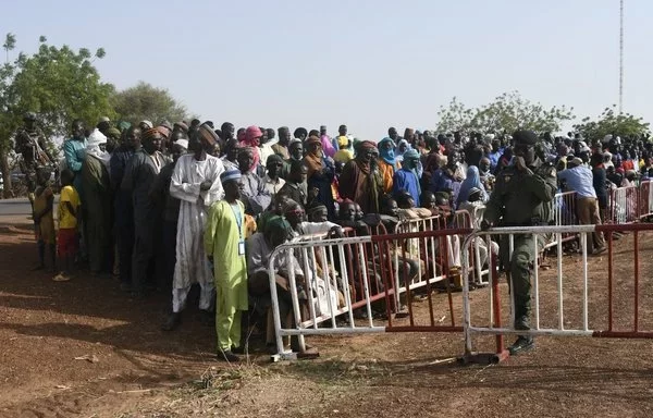 People displaced by extremist violence gather June 2, 2022, in Makalondi, Niger, in the 'three borders' (Niger-Mali-Burkina) zone, the scene since 2017 of bloody attacks attributed to 'Islamic State in the Greater Sahara.' [Boureima Hama/AFP]