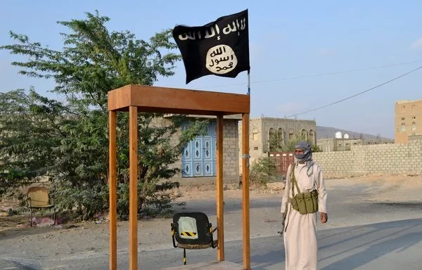 A suspected al-Qaeda element mans a checkpoint in Azan in Yemen's Shabwa province on March 31, 2012. There has been a new wave of violence in the former al-Qaeda strongholds of Abyan and Shabwa. [AFP]