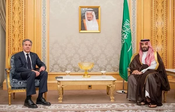 Saudi Crown Prince Mohammed bin Salman receives US Secretary of State Antony Blinken on the sidelines of the special meeting of the World Economic Forum in Riyadh on April 29. [SPA]