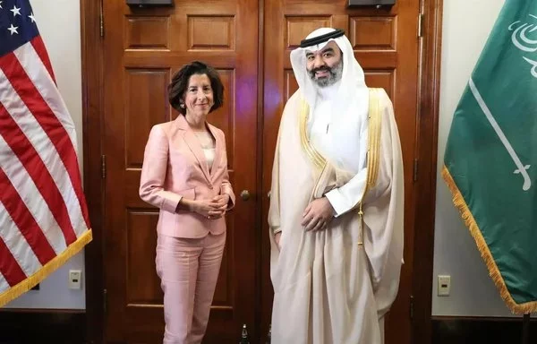 Saudi Minister of Communications and Information Technology Abdullah bin Amer al-Sawah meets with US Secretary of Commerce Gina Raimondo July 5 during a visit to the United States. [SPA]