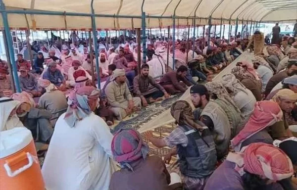 Members of Syrian tribes attend a meeting in rural Deir Ezzor on July 25. [Euphrates Appeal Media Network Facebook page]