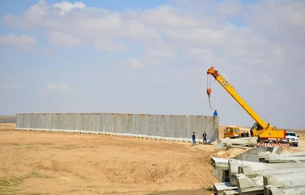 Construction proceeds March 20 to complete a concrete wall on the Iraqi-Syrian border. [Iraqi Border Forces Command]