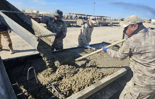 Iraqi soldiers March 20 pour concrete to make blocks for the border wall. [Iraqi Border Forces Command]