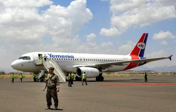 A Yemenia Airways aircraft carrying Houthi prisoners exchanged in a deal with the Yemeni government sits on the tarmac at Sanaa International Airport on April 14, 2023. [Mohammed Huwais/AFP]