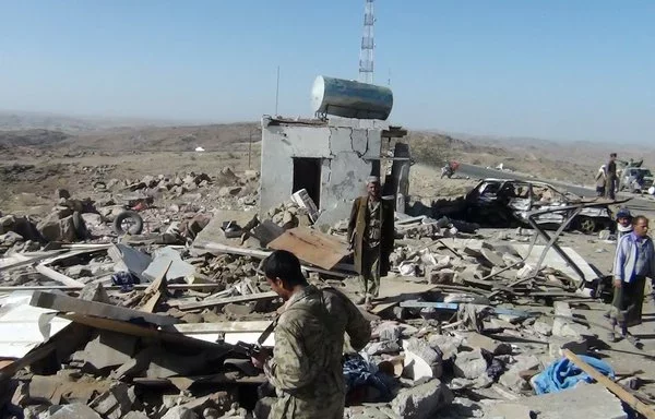 Yemeni soldiers gather at the site of an al-Qaeda suicide attack that killed three policemen in al-Bayda province March 13, 2012. [AFP]