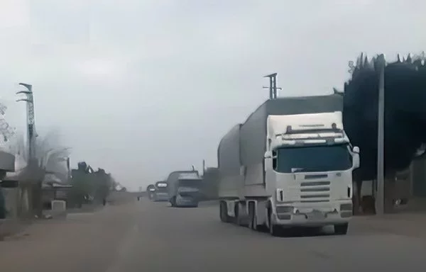 Trucks spotted by activists in Deir Ezzor transport missiles to Lebanese Hizbullah on March 21. [Eye of the Euphrates]