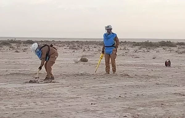 Experts survey a minefield in Iraq in June. [Directorate for Mine Action]