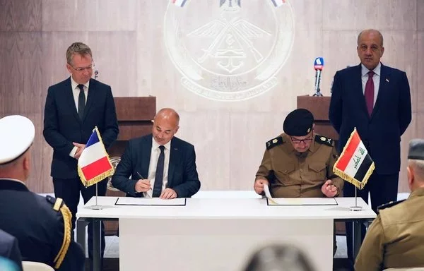 French Ambassador to Iraq Patrick Durel and Iraqi Minister of Defense Thabet al-Abbassi sign a deal for 14 Airbus helicopters, September 5. [Iraqi Ministry of Defense]