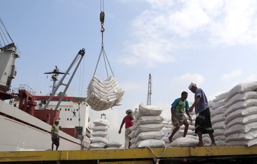Decline in wheat imports via al-Hodeidah port makes bad situation worse