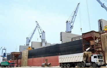 Houthis use al-Hodeidah's ports to threaten regional security