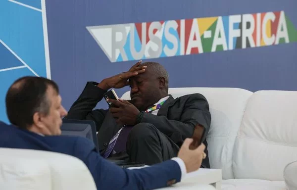 Participants rest during the Russia-Africa partnership forum at Sirius University in Sochi on November 10. [STRINGER/AFP]