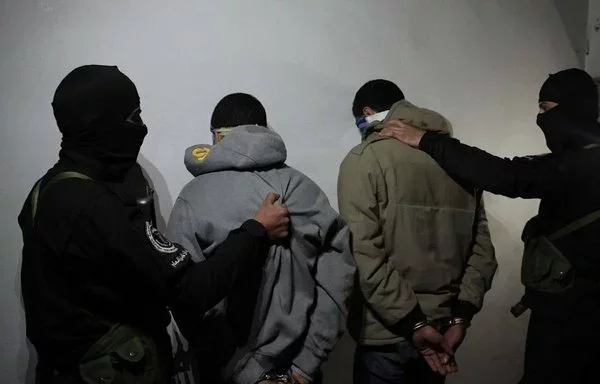 Ahmed al-Sharaa's forces detain ISIS suspects who plotted to bomb the Sayyida Zainab shrine on the outskirts of Damascus, January 11. [Idlib TV]