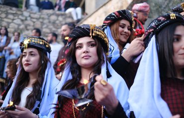 نساء أيزيديات يتحدين الموت لتطهير الأراضي من الألغام القاتلة