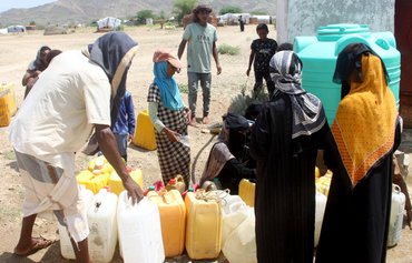 Houthi offensive displaces thousands across war-torn Yemen